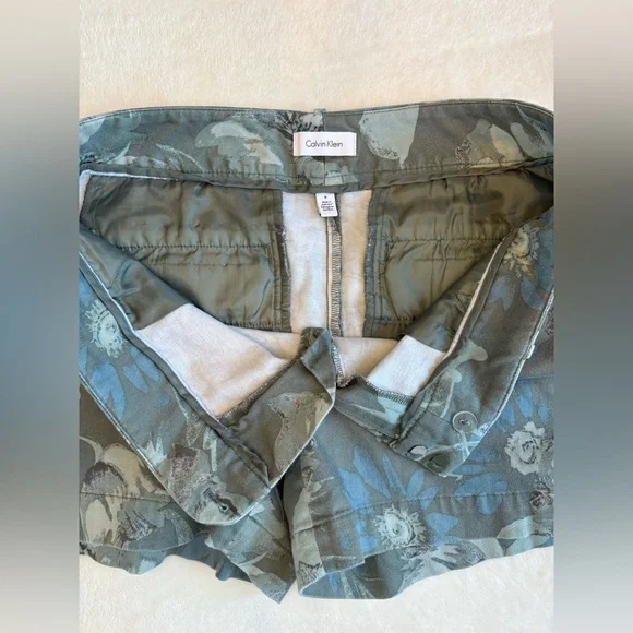 Vintage Calvin Klein Tropical Print Shorts - Size 8. - Picture 11 of 13
